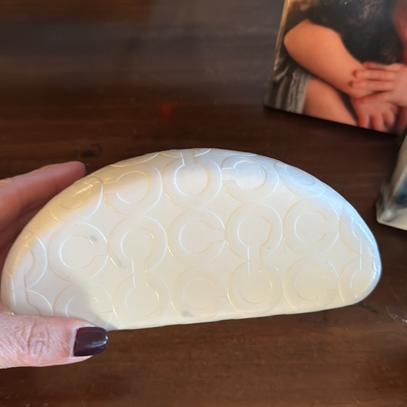 Coach Hard Clamshell Glasses Case Signature C off white sunglasses case - Picture 4 of 5
